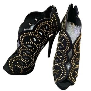 JustFab Elegant Suede Black and Gold Ankle Boot Women's Heels, Size 8